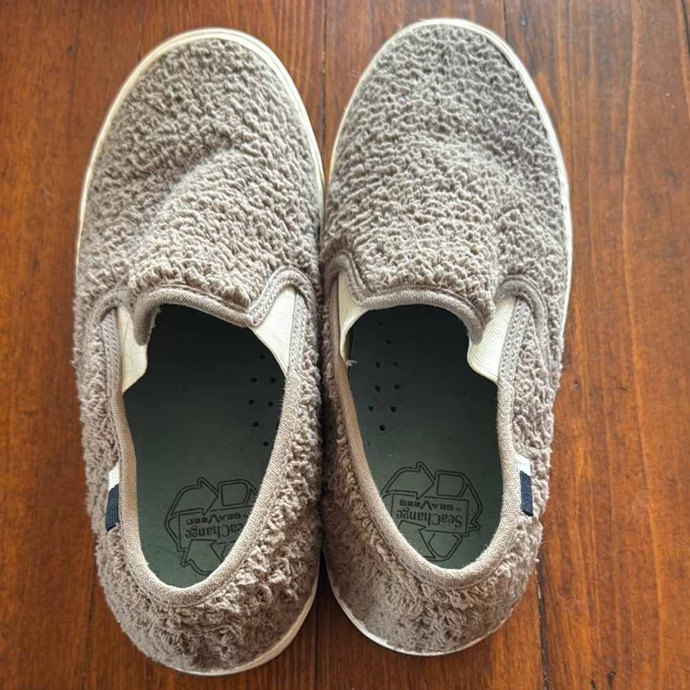 Seavees seachange slip on size 8